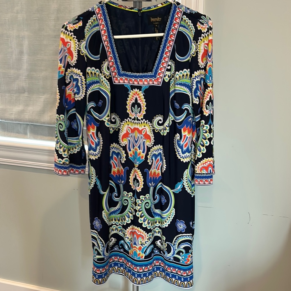 Laundry size 4 zip back cocktail dress, worn a few times but looks new.